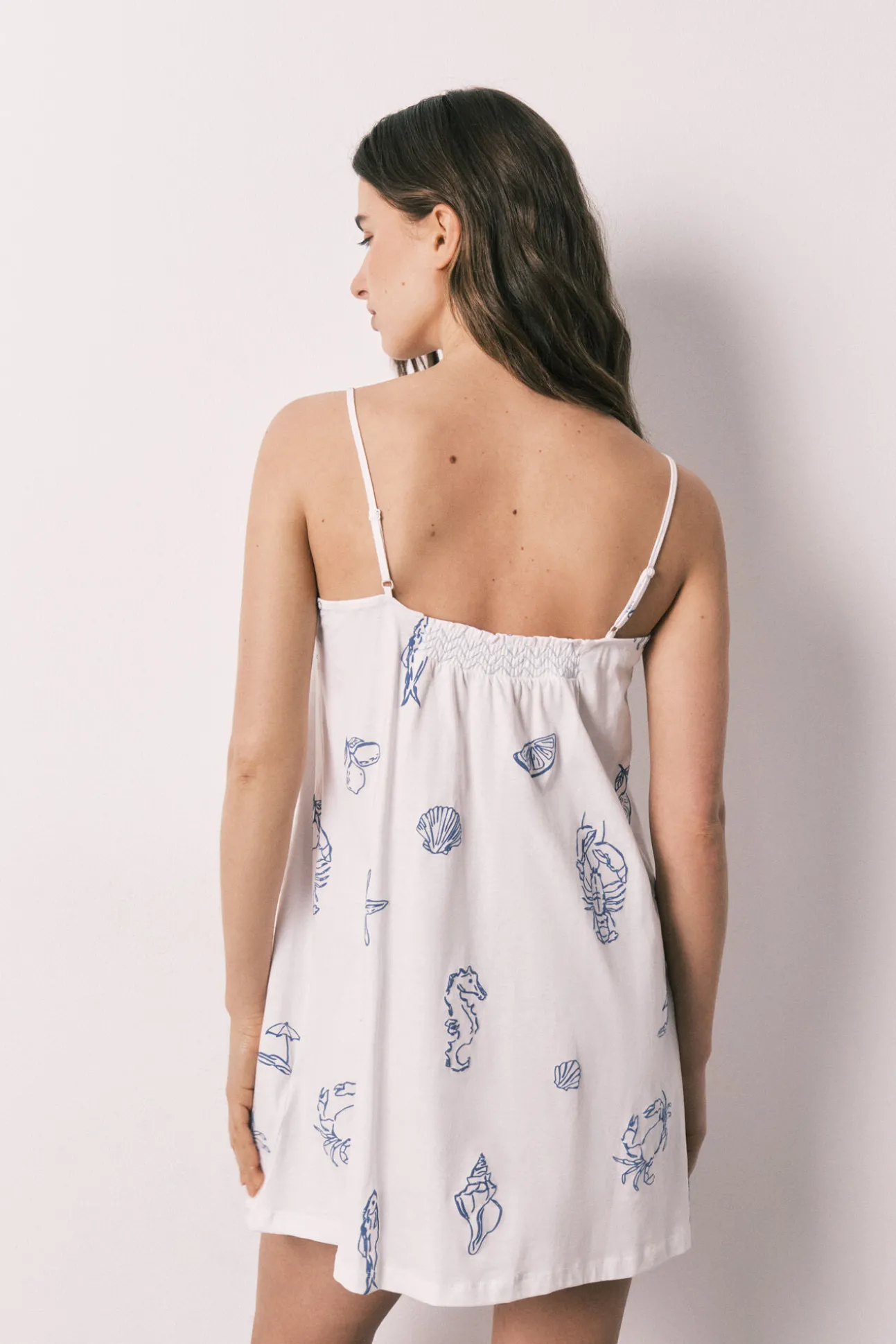 Camisa de dormir curta de alças em algodão branco
