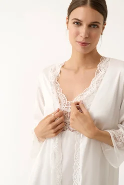 Camisa de dormir curta em cetim branco
