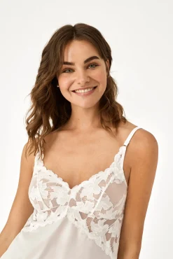Camisa de dormir curta em renda floral branca