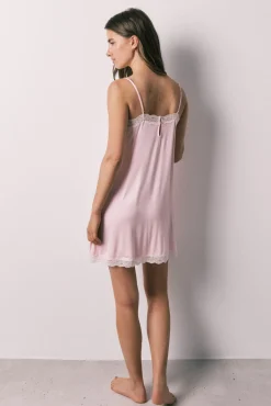 Camisa de dormir curta em viscose e renda rosa