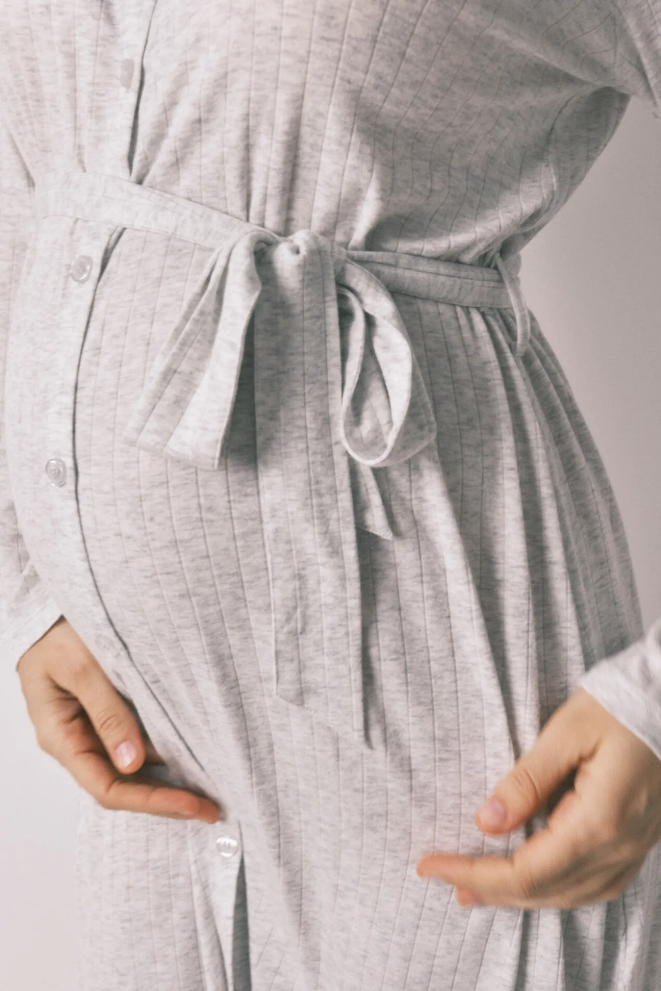 Camisa de dormir curta "maternity" canelada extra suave cinza