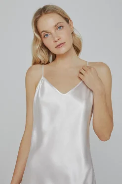 Camisa de dormir de mulher Ivette Bridal curta de cetim em branco