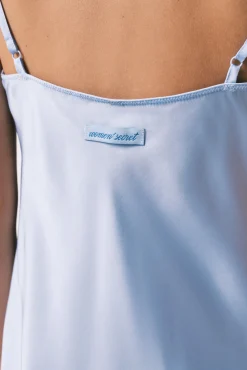 Camisa de dormir midi de alças em cetim azul