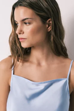 Camisa de dormir midi de alças em cetim azul