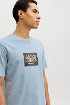 Camiseta básica com logo