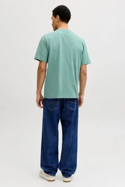Camiseta básica com logo