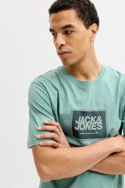 Camiseta básica com logo