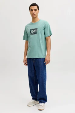 Camiseta básica com logo