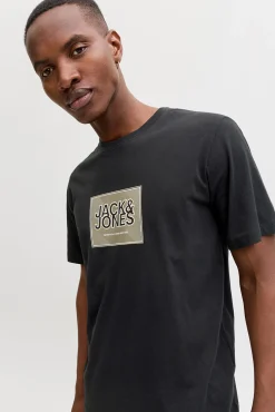 Camiseta básica com logo