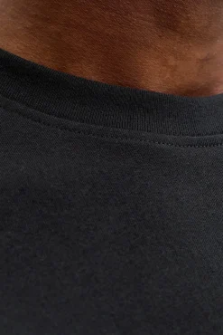 Camiseta básica com logo