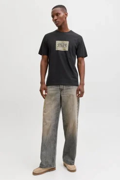 Camiseta básica com logo