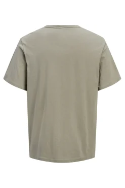 camiseta básica e descontraída