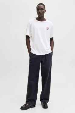 camiseta básica e descontraída