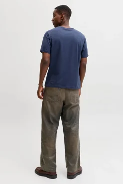 camiseta básica e descontraída