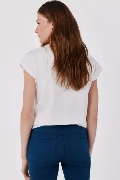 Camiseta básica com botões dourados