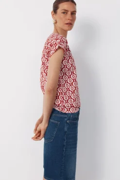 Camiseta básica com botões dourados