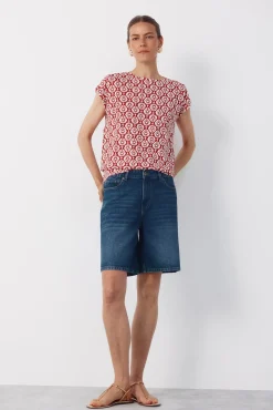 Camiseta básica com botões dourados