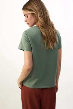 Camiseta collar abalorios
