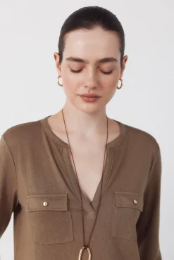 Camiseta com bolsos