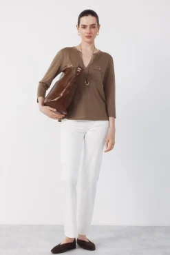 Camiseta com bolsos