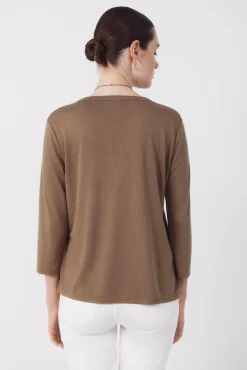 Camiseta com bolsos