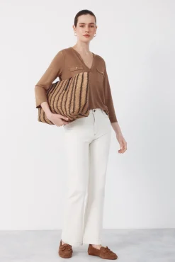Camiseta com bolsos