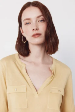 Camiseta com bolsos
