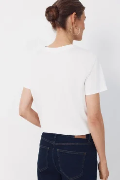 Camiseta com bordado posicional