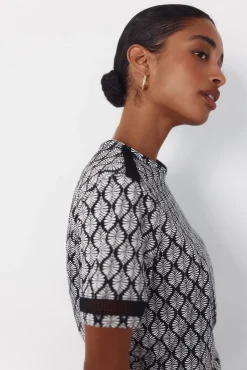 Camiseta com detalhe de bainha