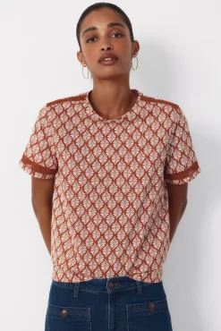 Camiseta com detalhe de bainha