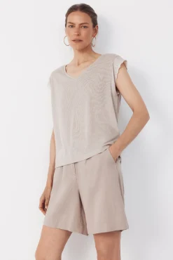 Camiseta com detalhes nas mangas