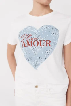 Camiseta com estampado posicional