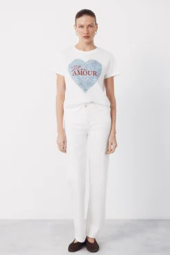Camiseta com estampado posicional