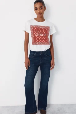 Camiseta com estampado posicional