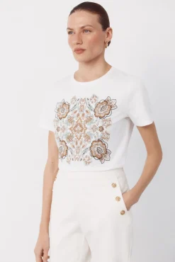 Camiseta com estampa floral