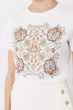 Camiseta com estampa floral