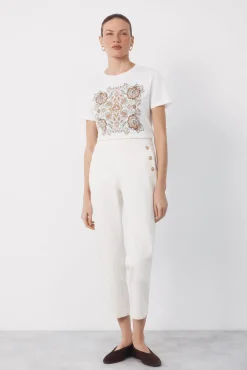 Camiseta com estampa floral