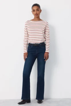 Camiseta com gola canoa contrastante