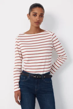 Camiseta com gola canoa contrastante