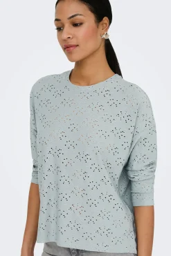 Camiseta com recortes