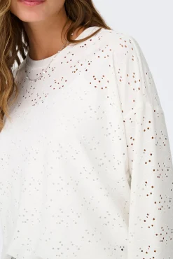 Camiseta com recortes