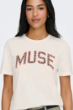 Camiseta com texto frontal