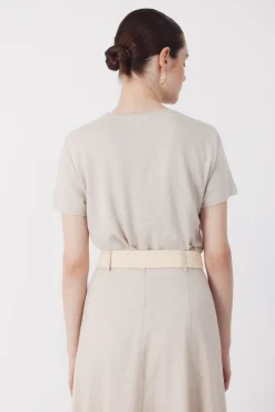 Camiseta de linho com decote em lurex