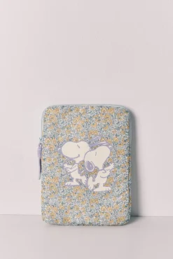 Capa para tablet com florzinhas Snoopy