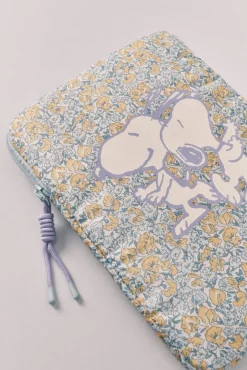 Capa para tablet com florzinhas Snoopy
