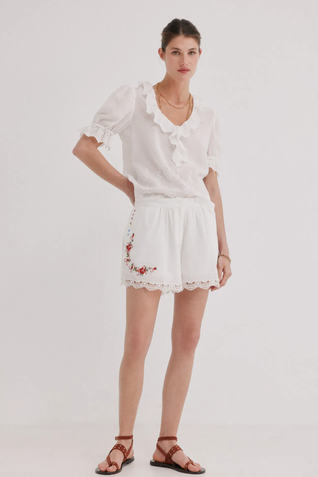 Carina. Blusa com folho