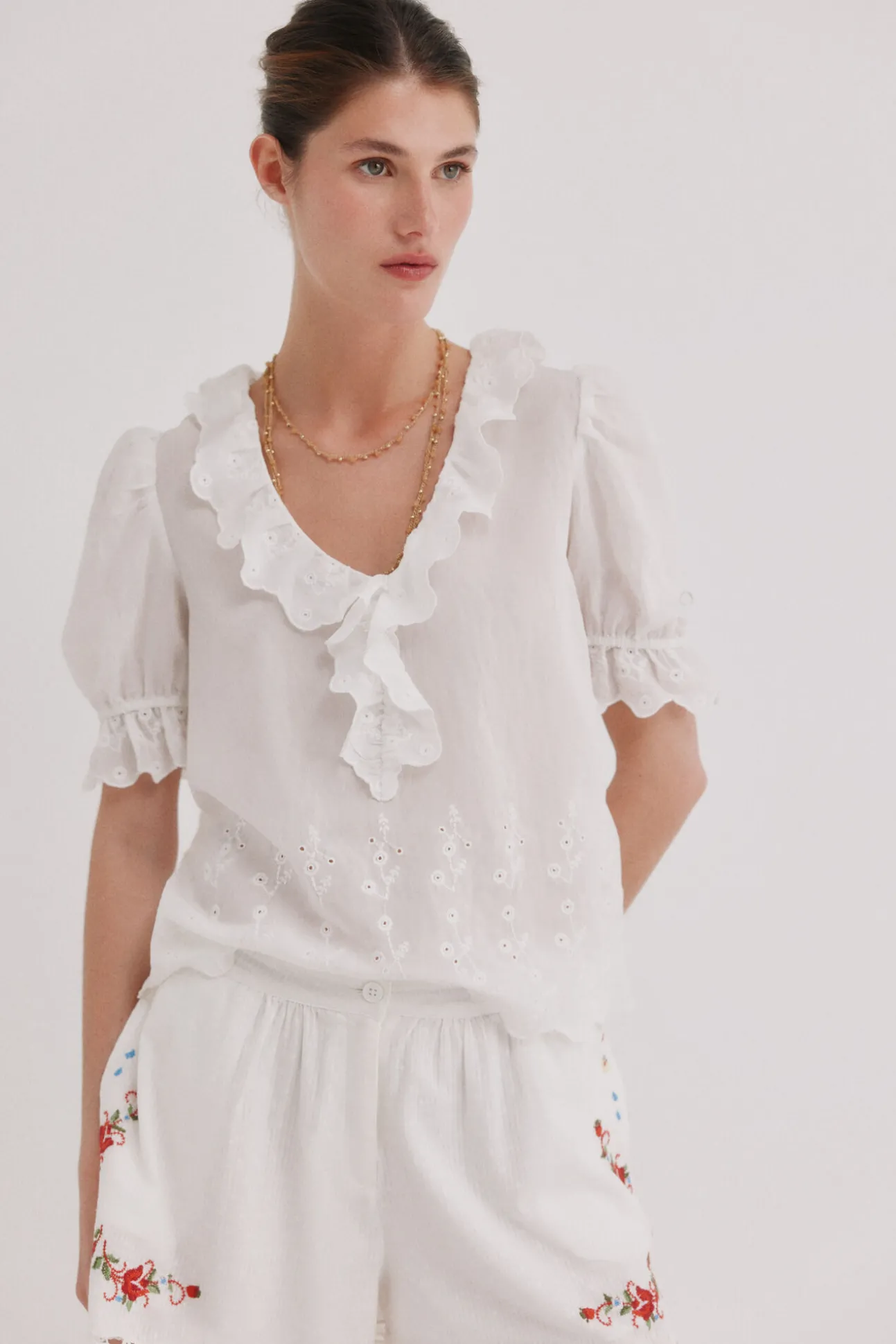 Carina. Blusa com folho