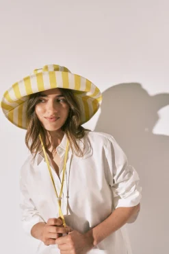 Chapéu bucket de aba larga às riscas amarelo