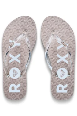 Chinelo de tiras com logo metálico