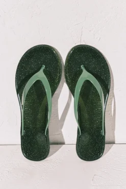 Chinelos de dedo com efeito glitter verde